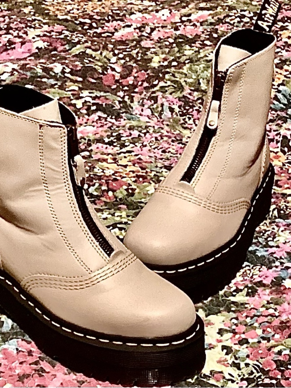 EUC Dr. Martens Jetta Leather Sendal Cream Zip Combat Boots 🖤🩶🤍🩷❤️‍🔥 - Picture 12 of 12